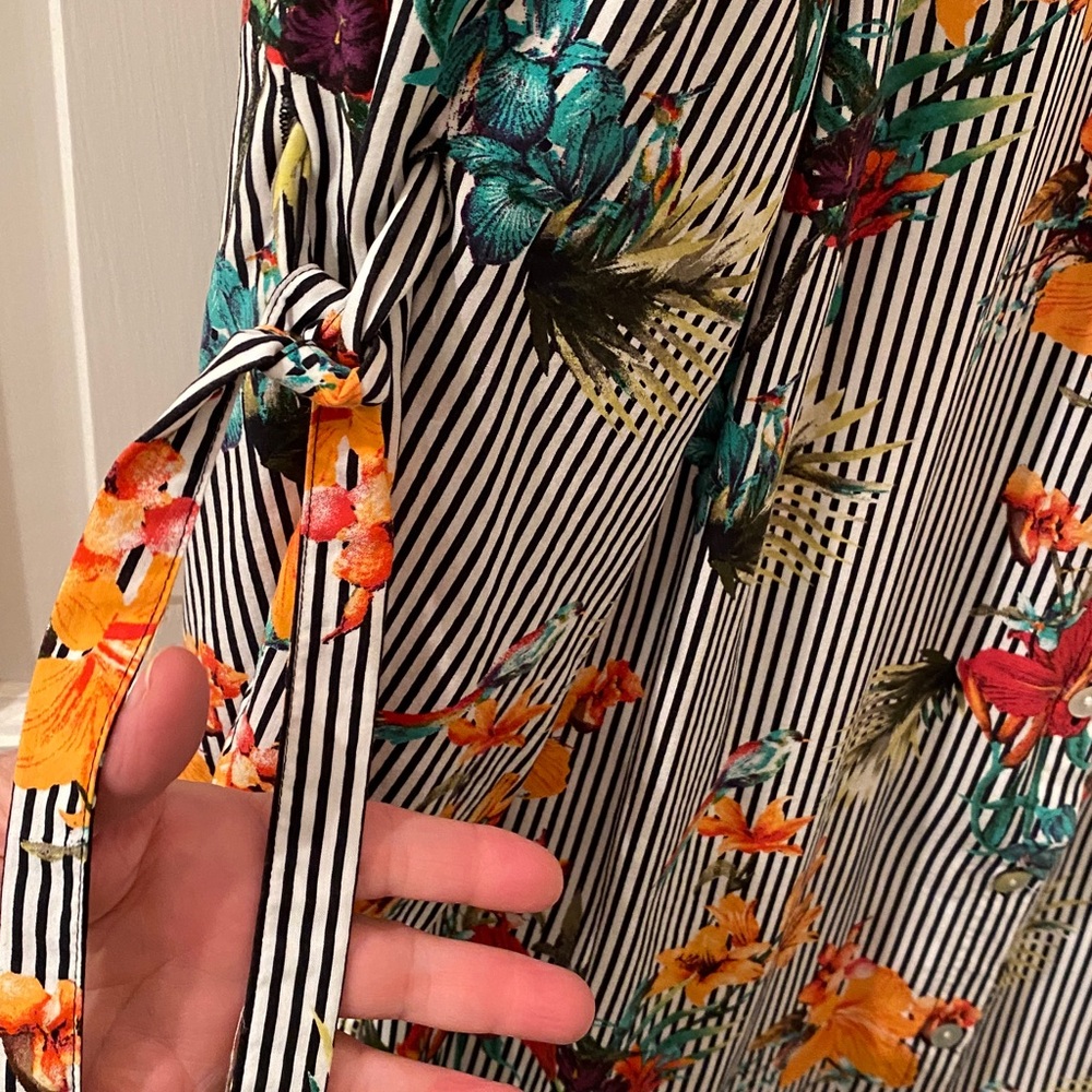 🎉Host Pick🎉 Chico's Multicolor Floral Striped Tunic - Picture 4 of 12